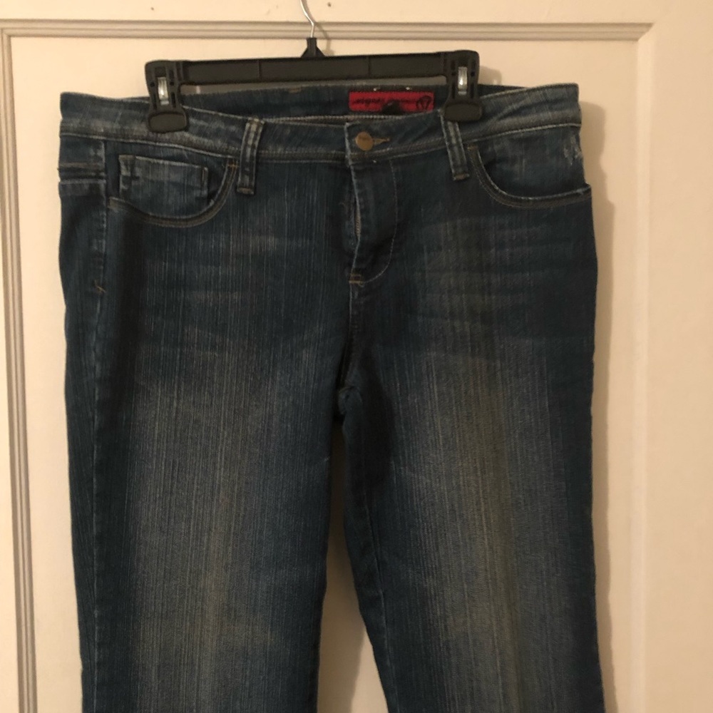 Thick  stitch boot cut jeans By: Vigoss .